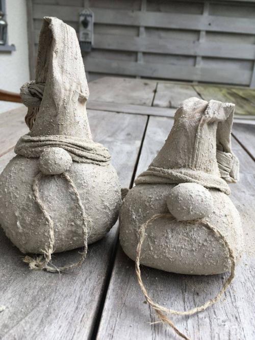 Как сохранить фигурку из цемента на долгие годы. Садовая фигурка: гномик из цемента