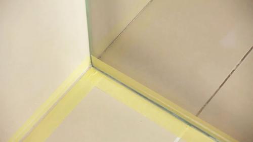 Как и чем удалить старый герметик и нанести новый. Процесс удаления старых и нанесение новых силиконовых швов