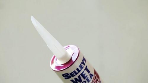 Как и чем удалить старый герметик и нанести новый. Процесс удаления старых и нанесение новых силиконовых швов