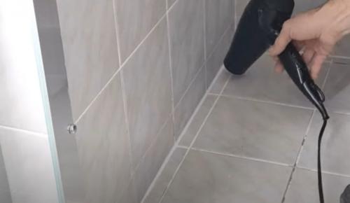 Чем отмыть силиконовый герметик с ванной. Подготовка к удалению с ванны 05