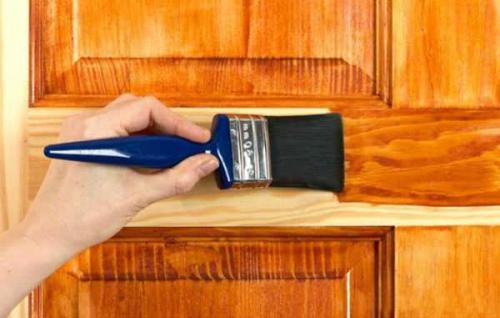 Как обновить старую входную деревянную дверь. Как обновить деревянные межкомнатные двери: инструкция