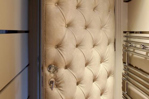 Чем обшить деревянную дверь изнутри. Наиболее востребованные методики облагораживания входной двери изнутри