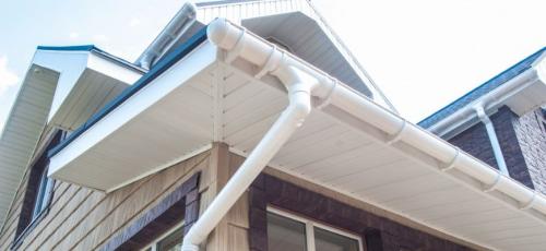 Как установить водостоки, если крыша уже покрыта: какой выбрать способ и правильно их установить