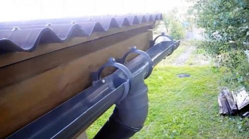 Желоб водосточный своими руками. Процесс сборки водостока из канализационных труб