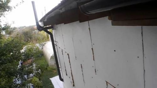 Желоб водосточный своими руками. Процесс сборки водостока из канализационных труб