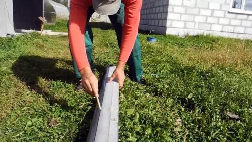 Водосток для крыши своими руками. Процесс сборки водостока из канализационных труб
