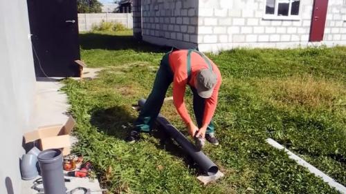 Водосток для крыши своими руками. Процесс сборки водостока из канализационных труб