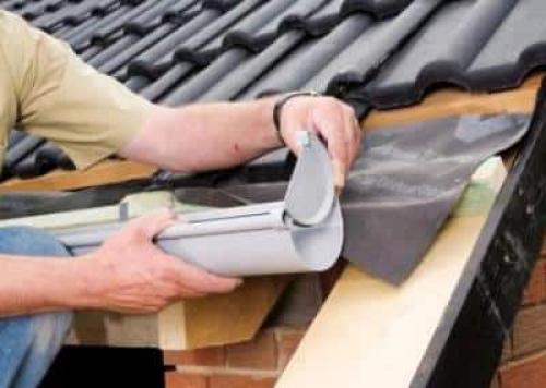 Монтаж оцинкованного водостока своими руками. Монтаж водостока 02