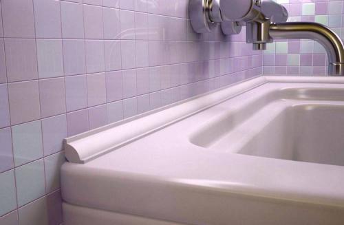 Как часто нужно менять бордюр для ванны. Чем заменить бордюр вокруг ванны: 10+ способов