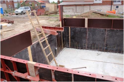 Устройство опалубки для ленточного фундамента. Что собой представляет опалубка для ленточного фундамента и каким требованиям она должна отвечать