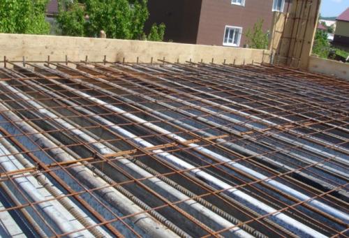 Опалубка для ленточного фундамента своими руками. Устройство деревянной опалубки ленточного фундамента с использованием стенок траншеи в качестве формы для заливки бетона. 06 Опалубка для ленточного фундамента своими руками. Устройство деревянной опалубки ленточного фундамента с использованием стенок траншеи в качестве формы для заливки бетона. 06