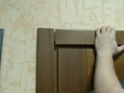 Как приклеить наличники к стене. Выбор способа ремонта