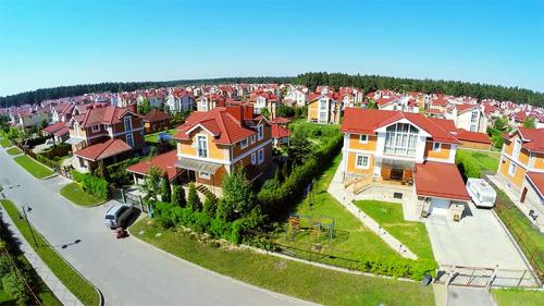 Сколько отступать от забора при строительстве гаража. Расстояние от гаража до забора и других объектов на участке