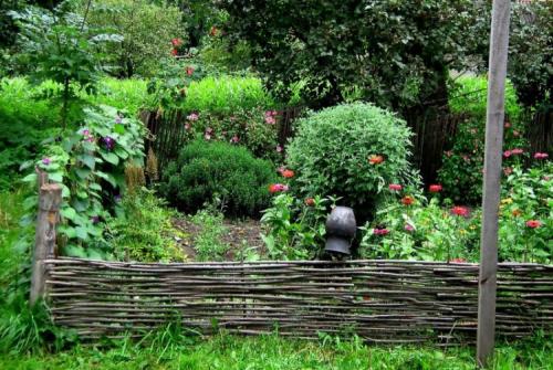 Что такое садовый декор. Функциональный декор