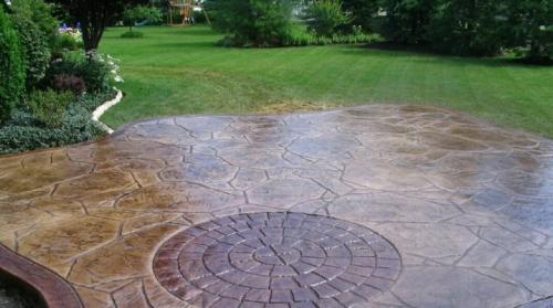 Можно ли добавлять декоративные элементы в бетон во время формовки. Все о печатном бетоне