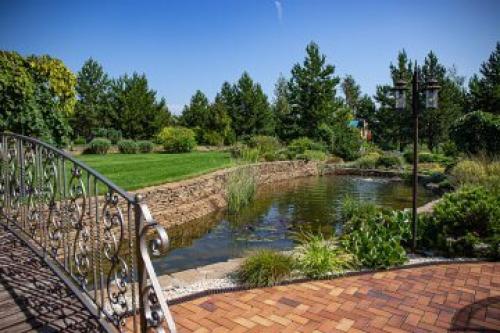 Сколько времени занимает строительство прудика на даче. Этапы строительства водоема под ключ