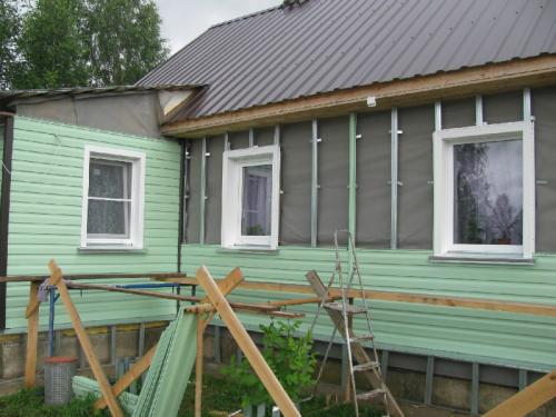 Как обновить фасад старого деревянного дома. Обновление фасада сайдингом