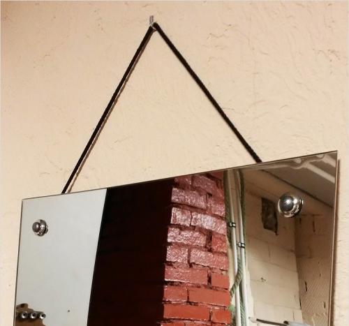 Как повесить зеркало с рамой на стену. Как повесить зеркало – грамотное расположение и хитрости оформления зеркал и зеркальных поверхностей (105 фото)