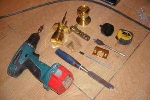 Как вырезать под замок в двери. Как врезать замок в дверь своими руками: аккуратность и точность превыше всего