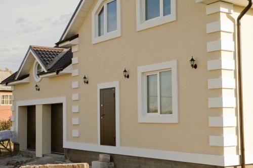 Покраска дома снаружи по штукатурке. Фасадные краски по штукатурке: ТОП-10 рейтинг популярных марок и производителей краски для наружных или внутренних работ 2022 года