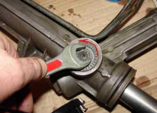 Как открутить гайку если она прокручивается. Как легко открутить гайку, если она не поддается