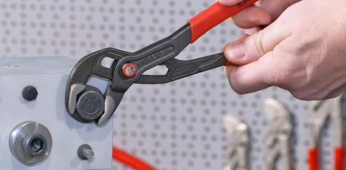 Как снять гайку с сорванной резьбой. Выкручиваем сорванные болты и гайки 06 Как снять гайку с сорванной резьбой. Выкручиваем сорванные болты и гайки 06