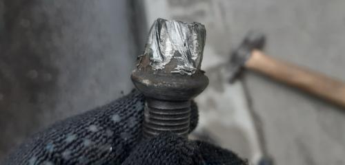 Как открутить слизанную гайку. Как открутить сорванный крепеж?