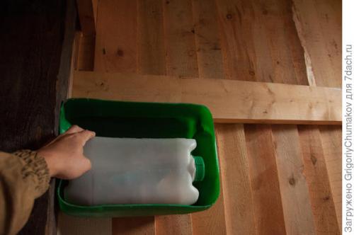 Как обустроить внутреннее пространство хозблока 3х1,5 для хранения инструментов. Организация рабочего места в сарае