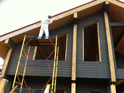 Какой краской лучше покрасить деревянный дом и как это сделать. Как выбрать ЛКМ для фасадных работ