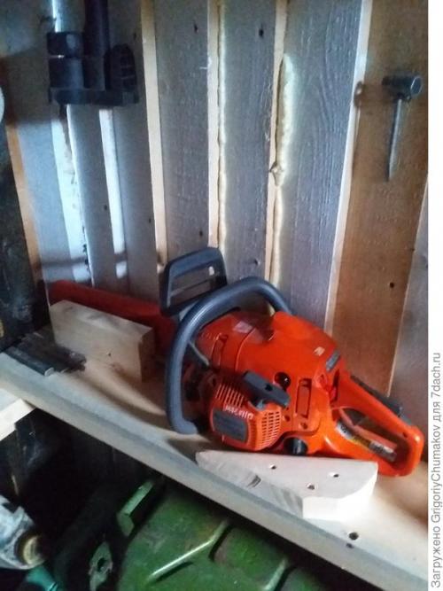 Как внутреннюю часть сарая можно обустроить для хранения инструментов. Организация рабочего места в сарае