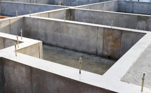 Сарай своими руками: простой и бюджетный фундамент с обвязкой 03 Сарай своими руками: простой и бюджетный фундамент с обвязкой 03