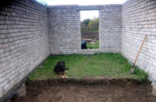 Чем засыпать пол в гараже. Вариант №1. Земляной пол