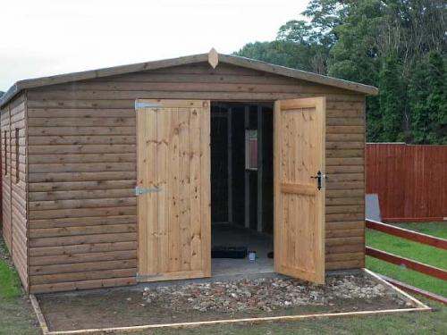 Какие строительные нормы нужно соблюдать при строительстве хозблока. В скольких метрах от забора можно строить сарай по закону