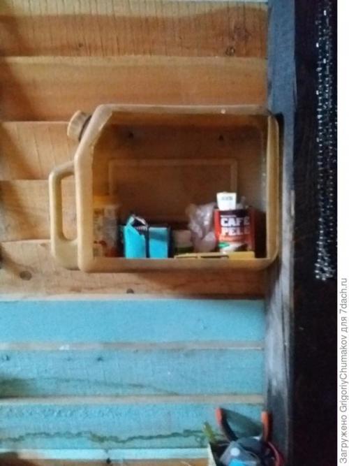 Какие дополнительные элементы можно добавить в сарай для удобства. Организация рабочего места в сарае