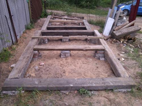 Можно ли построить компактный сарай с чердаком или вторым уровнем. Двухуровневый сарай.