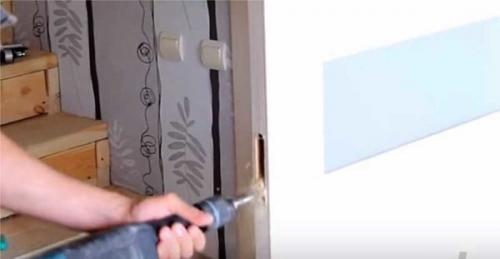 Как вставить замок в межкомнатную дверь. Как врезать замок в межкомнатную дверь: пошаговые фото