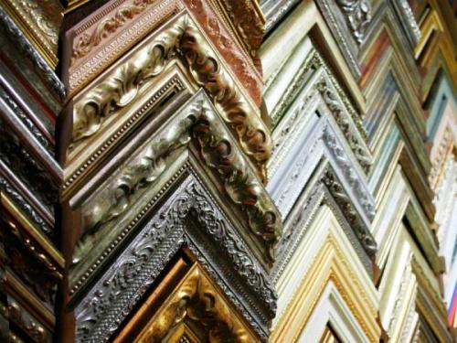 Чем закрыть угол зеркала. Багет для зеркала: интересные решения, но минимальные расходы на декор