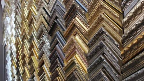 Чем закрыть угол зеркала. Багет для зеркала: интересные решения, но минимальные расходы на декор