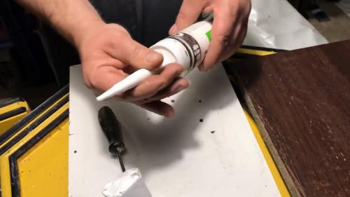 Силиконовый герметик застыл в тубе. Что делать