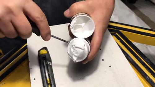 Силиконовый герметик застыл в тубе. Что делать