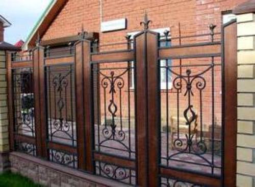 Готовые кирпичные столбы для забора. Важные нюансы и особенности выбора материалов при изготовлении забора с кирпичными столбами