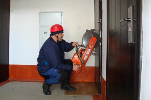 Вскрыть замок квартиры. Вскрытие входной двери