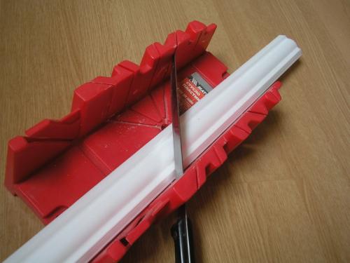 Стыковка потолочного плинтуса нестандартных углах. Как правильно вырезать и состыковать плинтус в углах