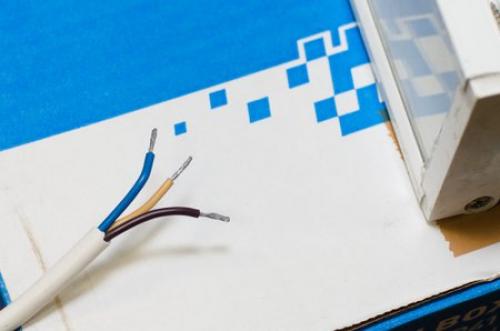 Из люстры выходят 4 провода. Как подключить люстру: с 2, 3, 4 проводами к двойному и одинарному выключателю 03