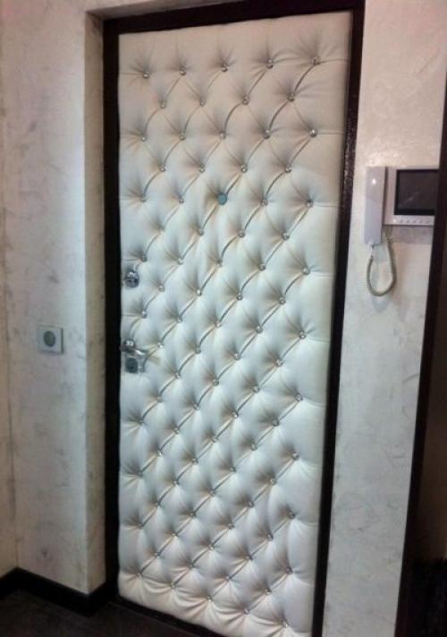 Двери с мягкой обивкой. Обивка дверей дерматином (дермантином) своими руками: этапы работ + 20 фото