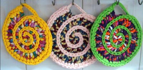 Коврики своими руками из старых футболок. Что сделать из старых футболок своими руками для дома