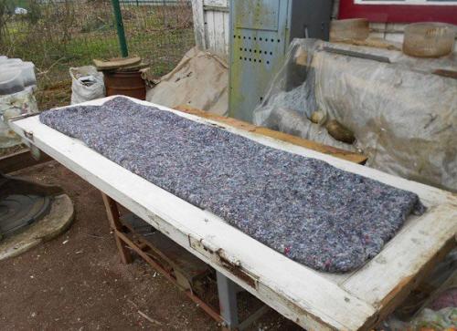 Как обшить деревянную дверь дермантином не снимая с петель. Подготовительный этап