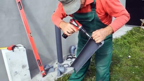 Водосток своими руками дешево. Процесс сборки водостока из канализационных труб