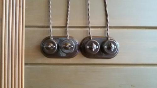 Ретро проводка в деревянном доме: расчет параметров, проектирование, монтаж и подбор винтажных элементов. 165 фото стильных идей