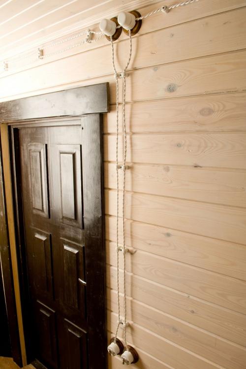 Ретро проводка в деревянном доме: расчет параметров, проектирование, монтаж и подбор винтажных элементов. 165 фото стильных идей